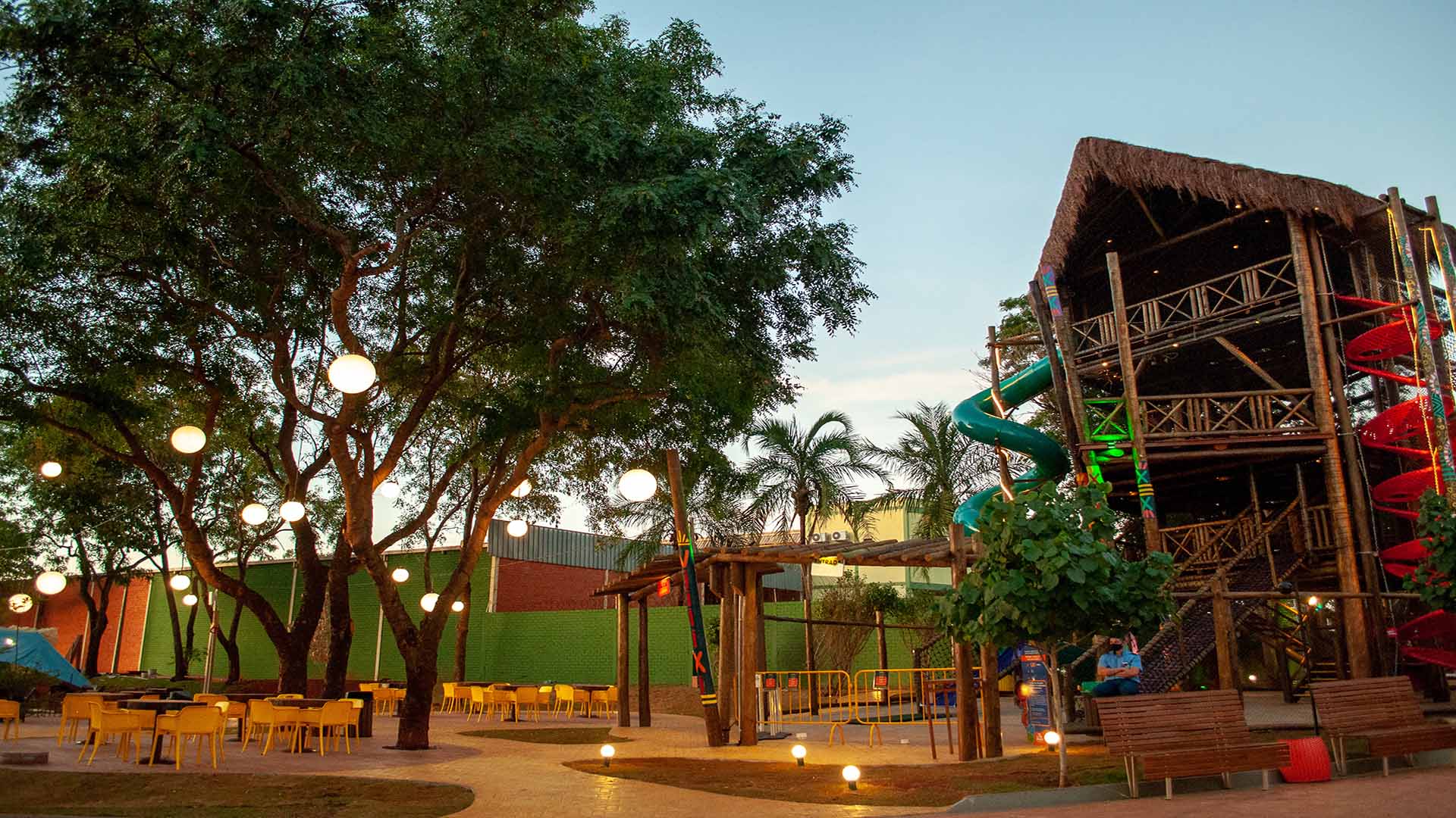 Vila Guarani à noite